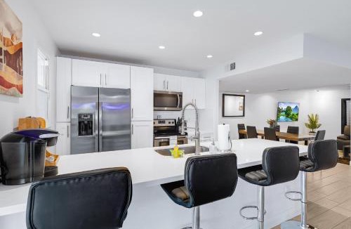 South Scottsdale House | 5 min to Old Town, Pool & Hot Tub