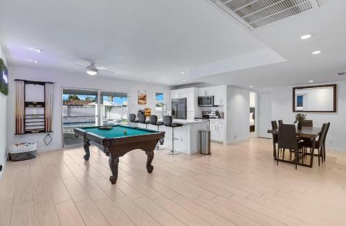 South Scottsdale House | 5 min to Old Town, Pool & Hot Tub