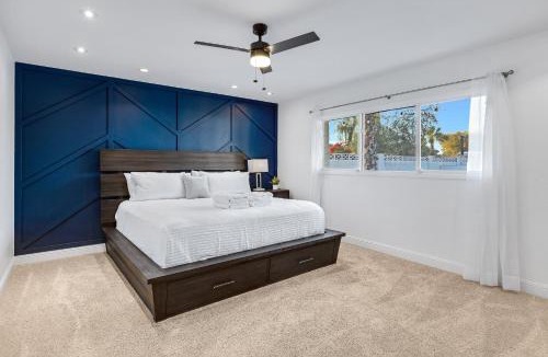South Scottsdale House | 5 min to Old Town, Pool & Hot Tub