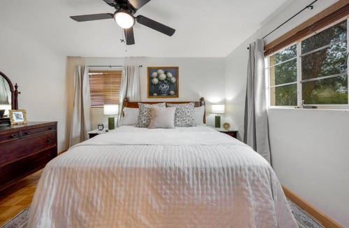 Tucson House | 5 Min to TMC, 3 BR 2 BA, Yard and Grill, Central