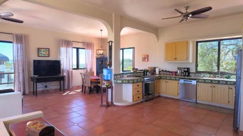 Buenos Aires House | 5 Minutes to Downtown Los Barriles Walk to Beach