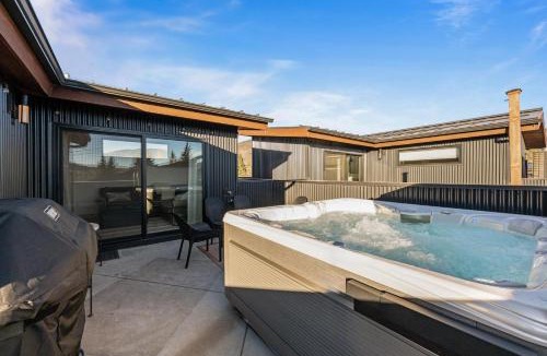 Silverthorne House | 50 East 6th Ave A3