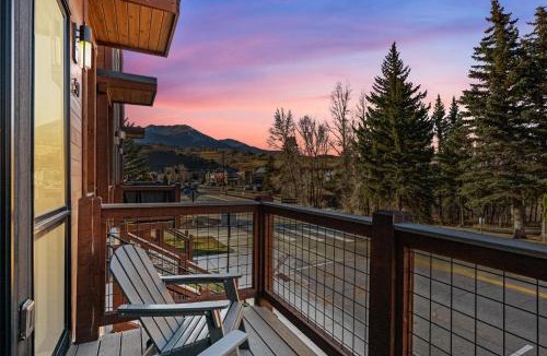 Silverthorne House | 50 East 6th Ave A3