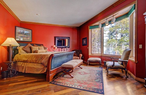 Warrior's Mark West House | 530 m² House ∙ 8 bedrooms ∙ 14 guests