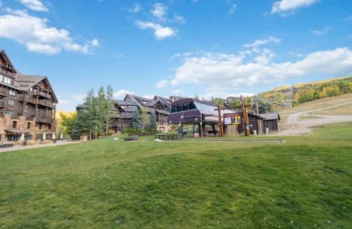 Avon House | 536 Elkhorn Luxury Home by East West Hospitality