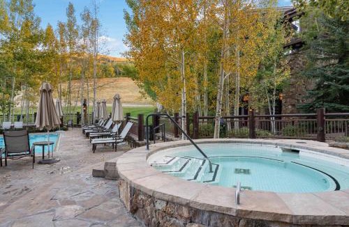 Avon House | 536 Elkhorn Luxury Home by East West Hospitality