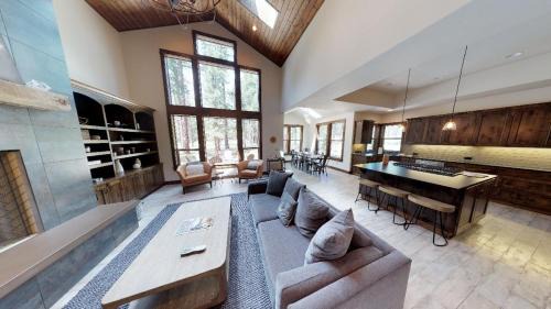 Sunriver House | 56330 Trailmere Circle