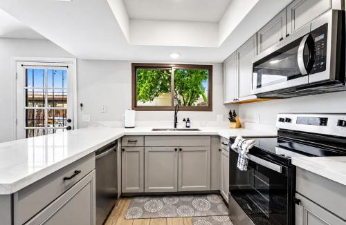 Northern Manor West II House | 57th Glendale