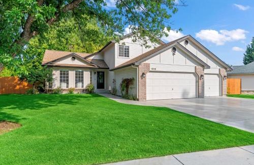 Meridian House | 5BR Fire Pit BBQ Sleeps 12 Near Food Shops