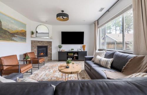 Flagstaff House | 5BR Flagstaff Forest Home Mountain Retreat