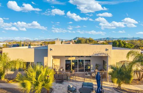 Pinnacle Peak House | 5BR Spacious Luxury Retreat Pool Views Games