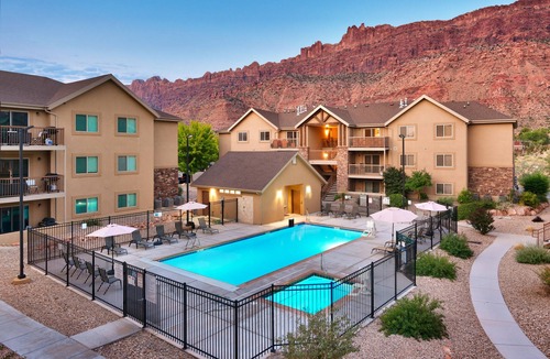 Moab South Valley Condo | 5K Top Floor Moab Redcliff Condo, POOL & HOT TUB