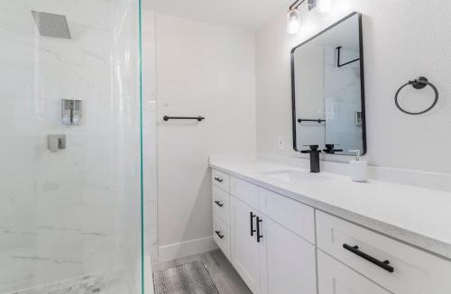 Las Vegas House | 5Mins to Fremont 10Mins to Strip! Sleeps 8!