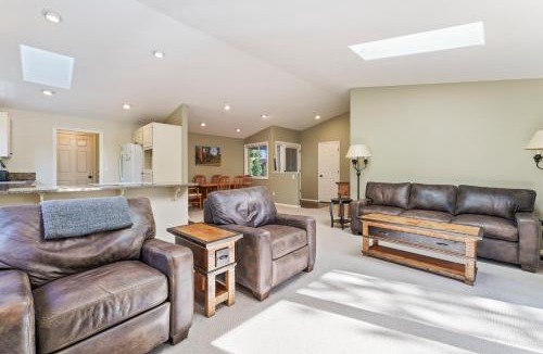 Deer Park House | 6 Dutchman Home