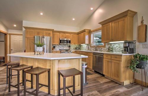 Big Sky House | 6 Mi to Big Sky Resort! Group Retreat w/Mtn Views