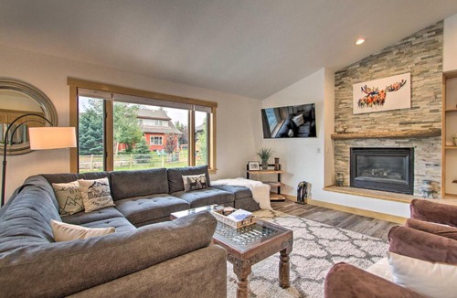 Big Sky House | 6 Mi to Big Sky Resort! Group Retreat w/Mtn Views