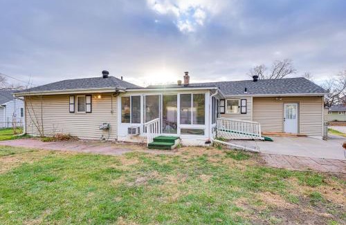 Omaha Apartment | 6 Mi to Dtwn: Cozy Omaha Apt w/Private Yard!