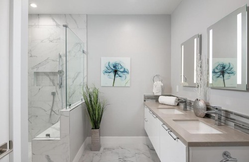 Carlsbad House | 645 Fresh Modern Condo Inside Resort Gates - Free Wifi - Walk to Spa