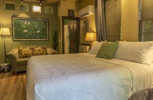 Eureka Springs Historic District House | 66 Center - Studio