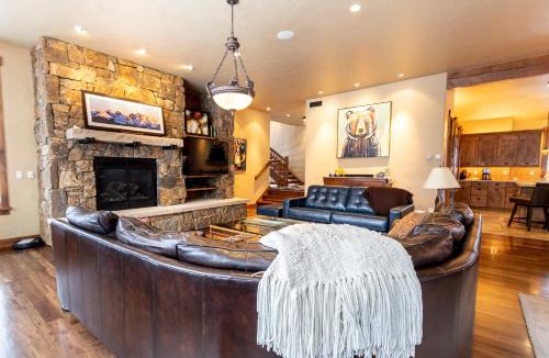 Elk Run House | 671 Elk Circle : 2