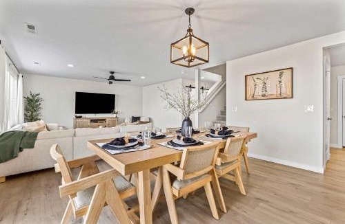 Nampa House | 6BR Retreat with Playground Basketball & Sleeps 22
