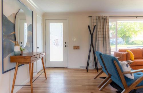 Pocatello House | 7 bedroom, Hot Tub, Fire Pit Retreat in Pocatello, Chubbuck