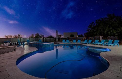 North Scottsdale House | 7 Bedroom Pickleball Pool Hot Tub Orchard