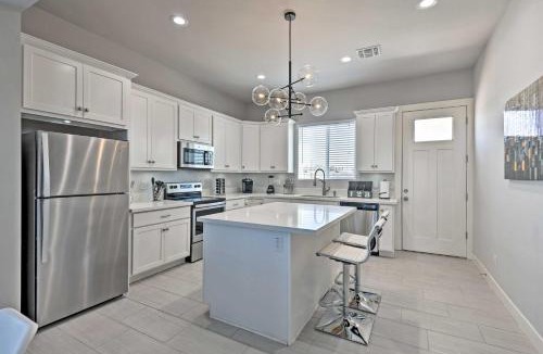 Alhambra House | 7 Mi to Dtwn Phoenix: Group-Friendly Getaway