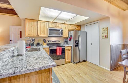 Pinetop House | 7 Mi to Rainbow Lake: Pinetop Condo w/Patio!