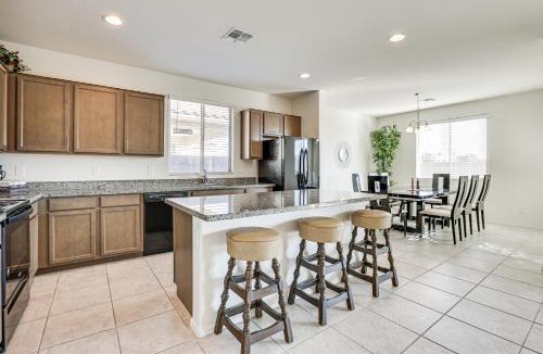 Phoenix House | 7 Mi to State Farm Stadium: Pet-Friendly Retreat!