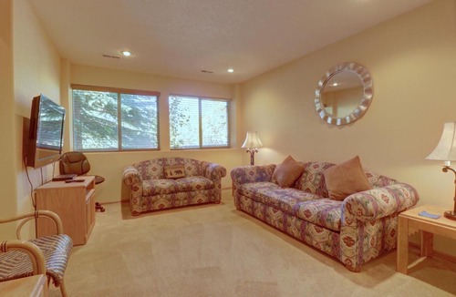 Corinthian Hills Apartment | 75 Corinthian 3Br 3Ba