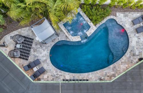 South Scottsdale House | 75th Place Home - Luxe Pool Spa Walk to Old Town