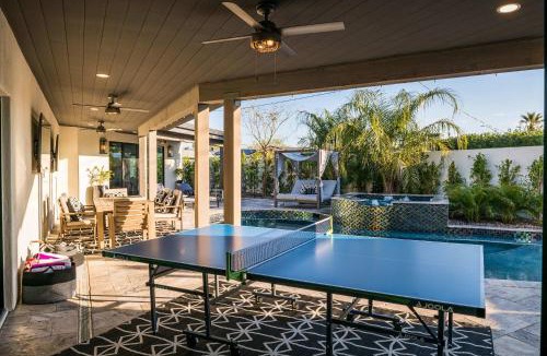 South Scottsdale House | 75th Place Home - Luxe Pool Spa Walk to Old Town