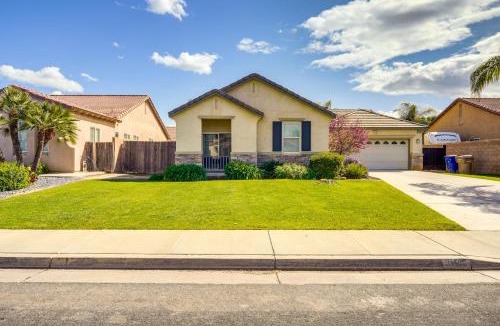 Greenacres House | 8 Mi to Beach Park: Bakersfield Gem w/Yard!