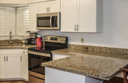 Paradise Valley Oasis House | 87 Mountain View - Private Bedrooms with Shared Bathroom in Co-Living House