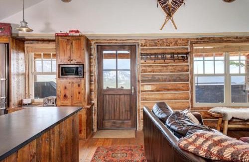 Big Sky House | 9 Cabin Hollow