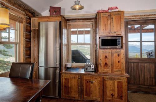 Big Sky House | 9 Cabin Hollow