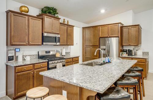 Greenacres House | 9 Mi to Dtwn Bakersfield: Pet-Friendly Home