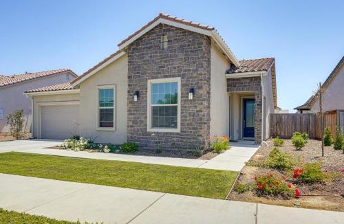 Greenacres House | 9 Mi to Dtwn Bakersfield: Pet-Friendly Home