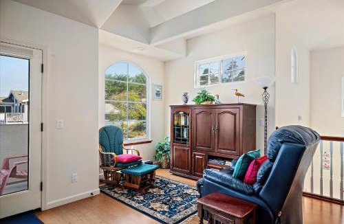Marine Terrace House | A Dolphin Dreams
