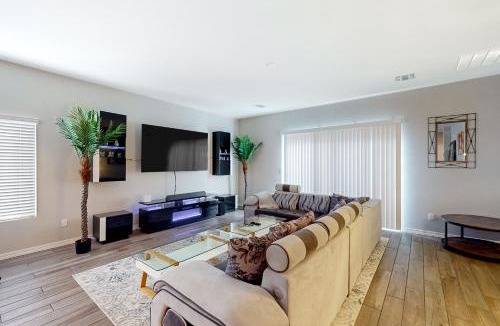 Paradise Valley Village House | A Modern Delight