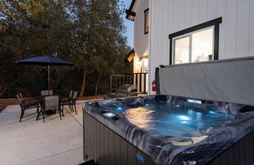 Oakhurst House | A Modern Hideaway - with hot tub, game room, and more