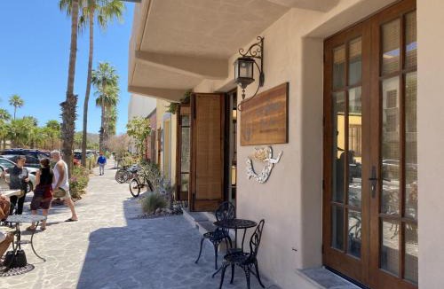 Nopolo House | A peaceful and charming home located