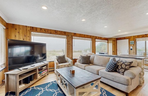 Rockaway Beach House | A Wave From It All