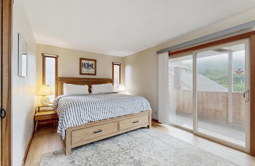 Rockaway Beach House | A Wave From It All