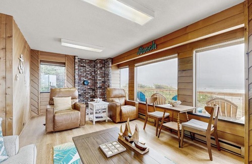 Rockaway Beach House | A Wave From It All