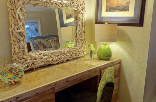 Mount Ida Hotel | A1 - Poolside Queen Cabana