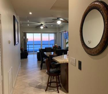Villa del Mar Apartment | ACCESS - BEACH Penthouse PAPAS and BEER 2 miles WIFI