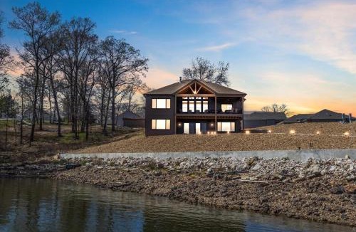 Climax Springs House | Accessible Lakeside Luxury at the 45mm w/Private Dock, Sunset Views & More
