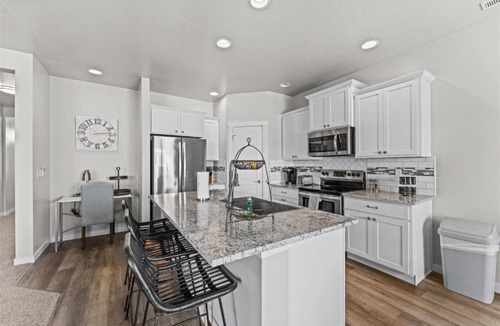 Meridian House | Adale